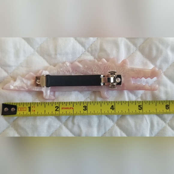 Gentle Thrills brand acrylic alligator hair clip - Picture 2 of 2